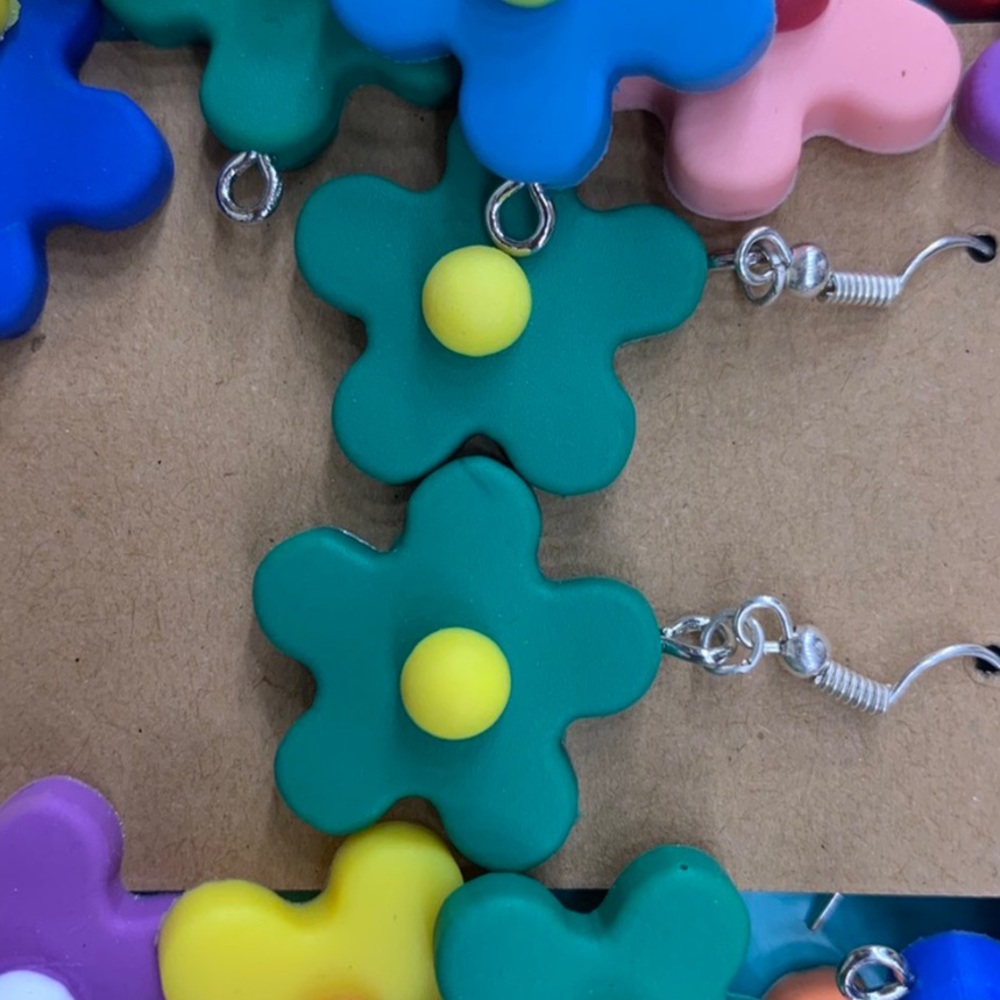 Green dangle flower earrings